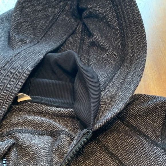 lululemon light jacket. Grey. Size 4. Measurements in photos. - Picture 6 of 8
